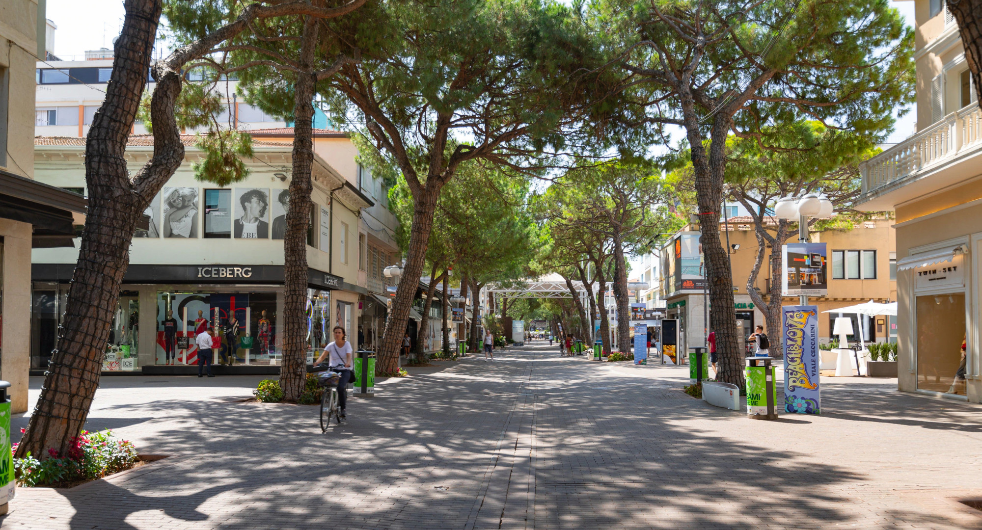 media.viale ceccarini riccione