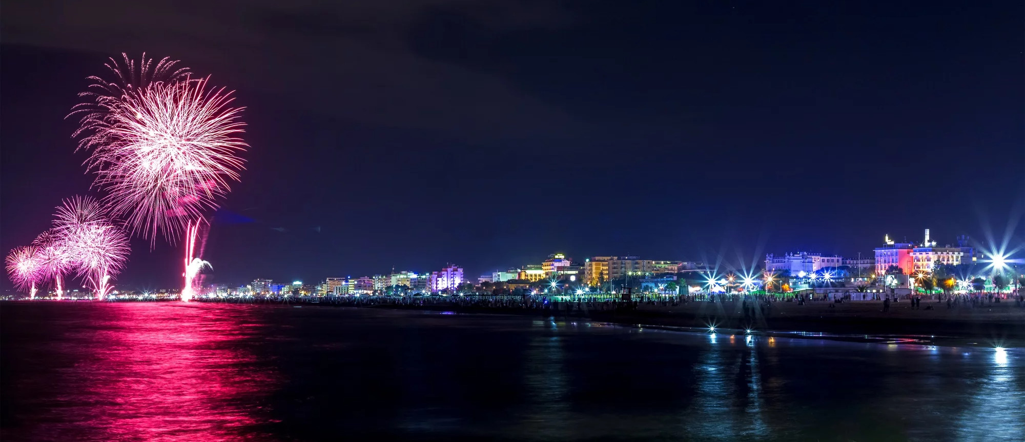 media.notte rosa lungomare colorato rimini e riccione