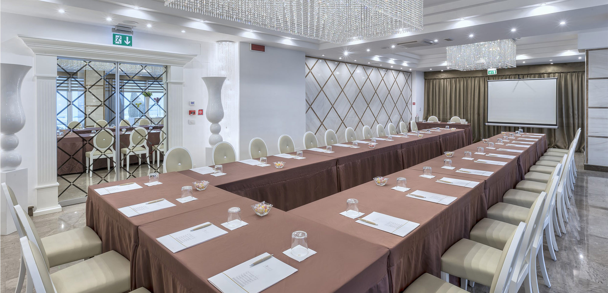 media.sala-congressi-2000x964px