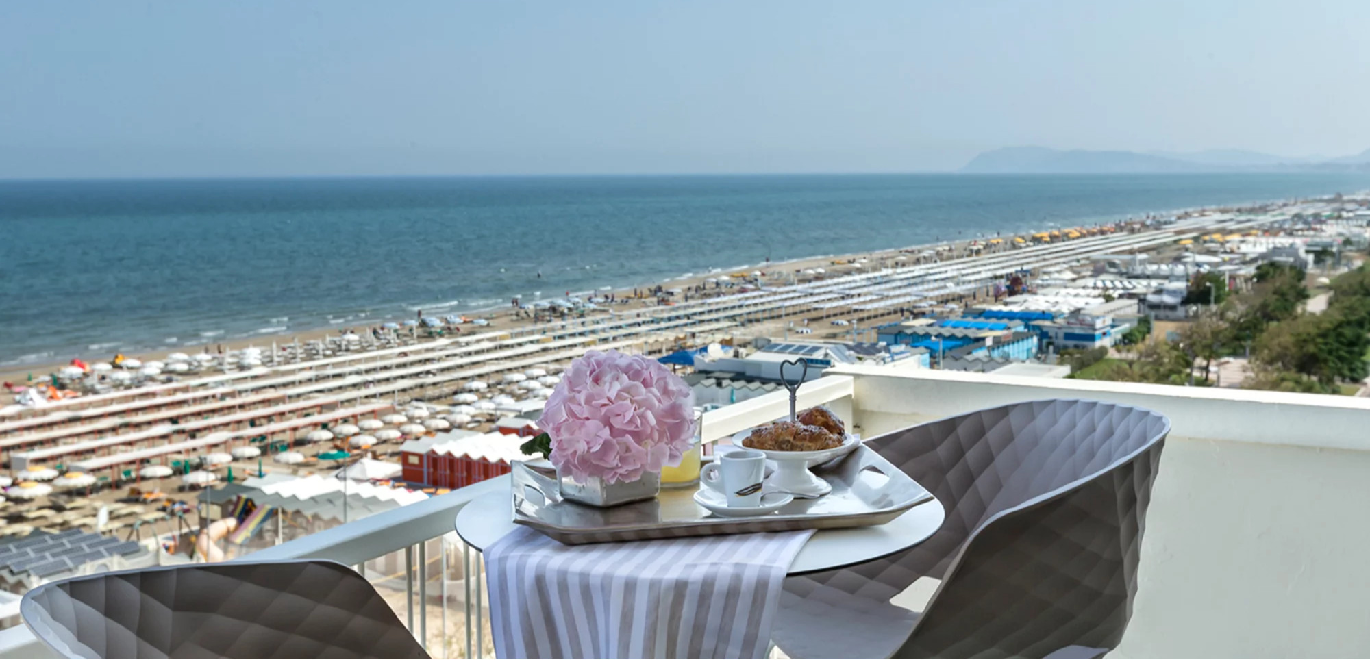 media.hotel-abners-riccione-colazione-vista-mare