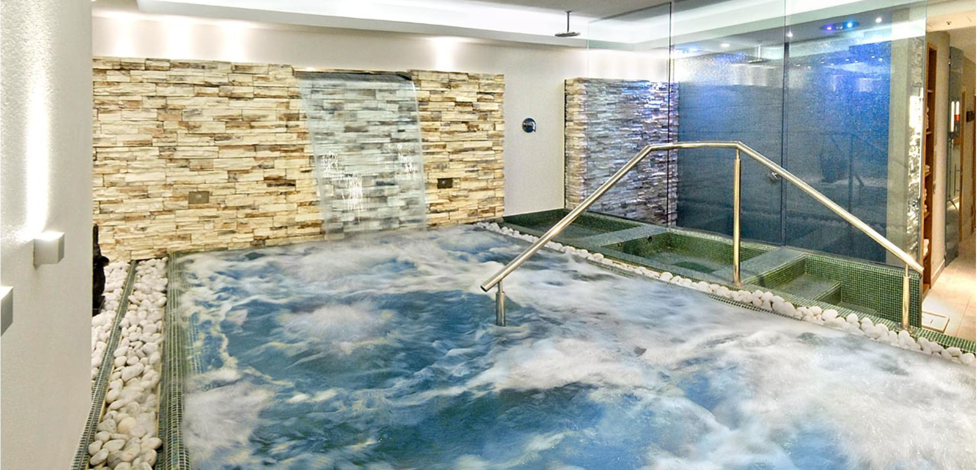 media.hotel-sarti-riccione-vasca-idromassaggio